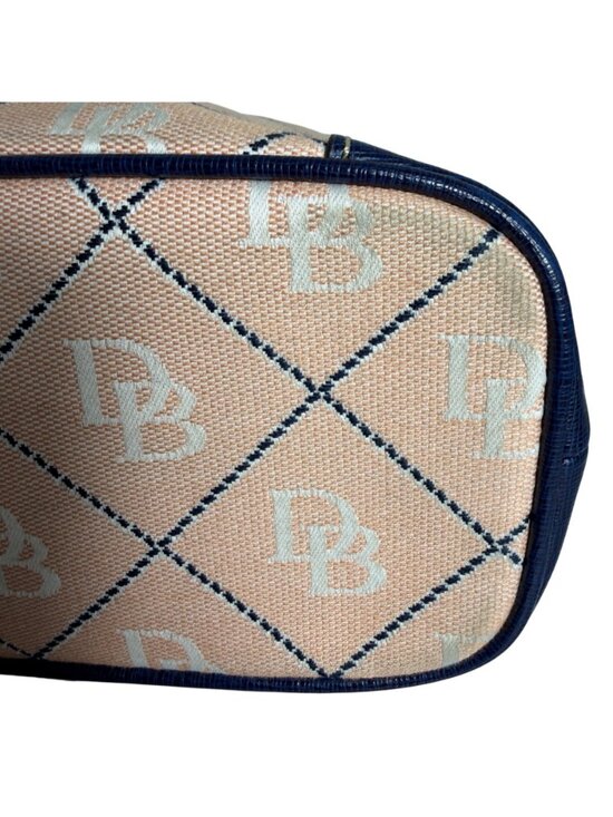 Vintage Dooney Bourke Peach Maxi Quilt Navy Blue Leather Trim Crossbody Bag - Picture 10 of 16